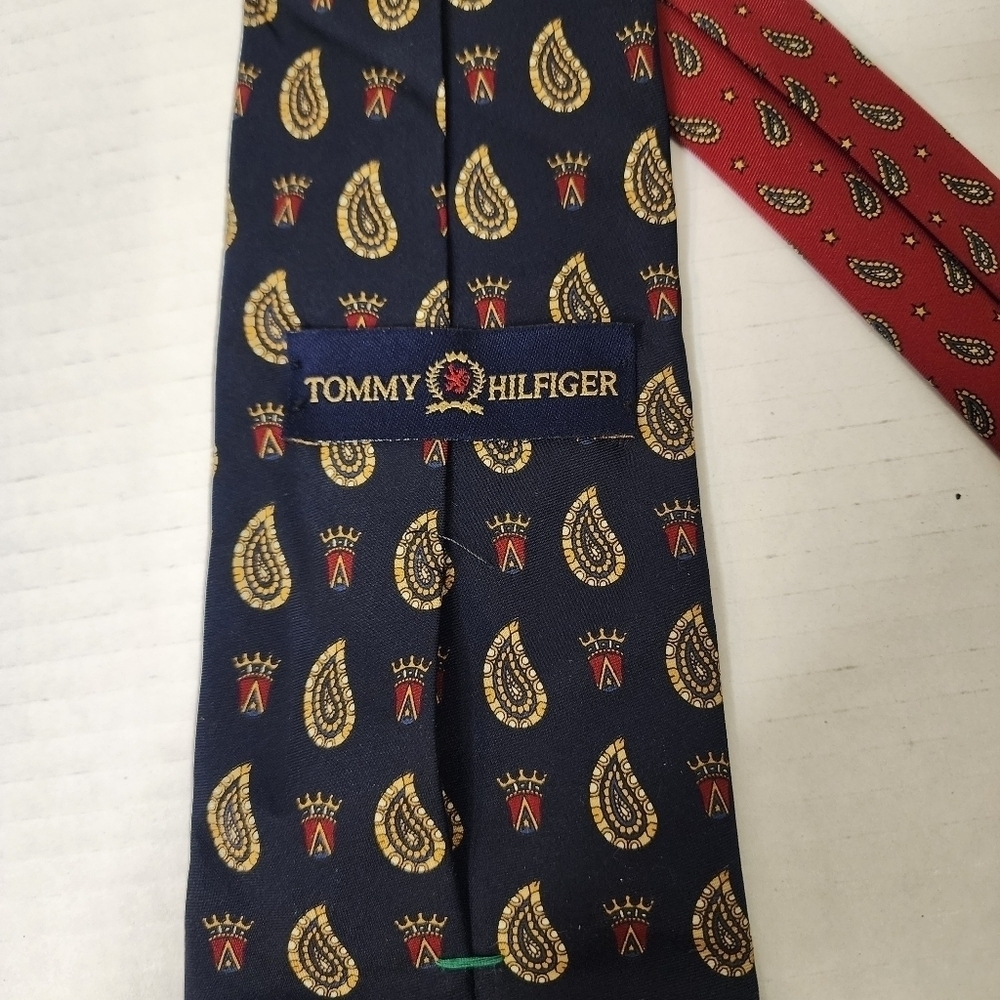 Tommy Hilfiger Mens Neck Tie Navy Blue Burgandy Imported 100% Silk